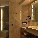 Levadia Hotel מלון 3*