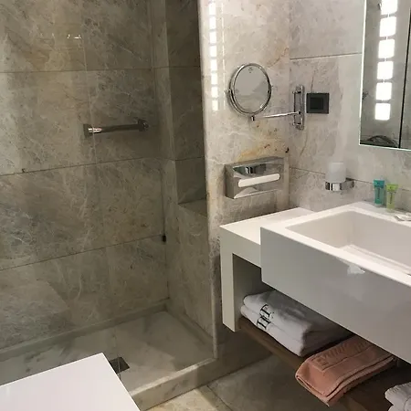 Levadia Hotel 3*